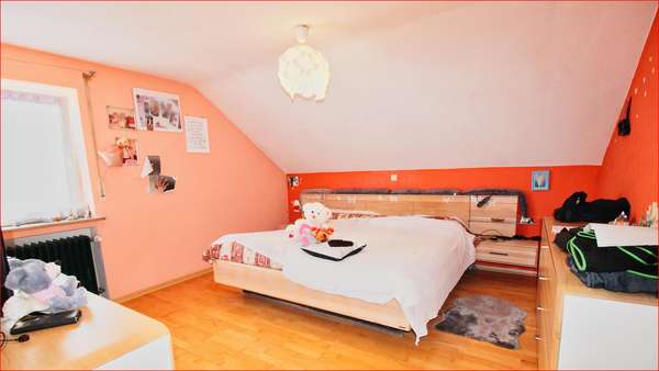 Schlafzimmer Schlafzimmer - Dachgeschosswohnung in 89165 Dietenheim mit 91m² kaufen