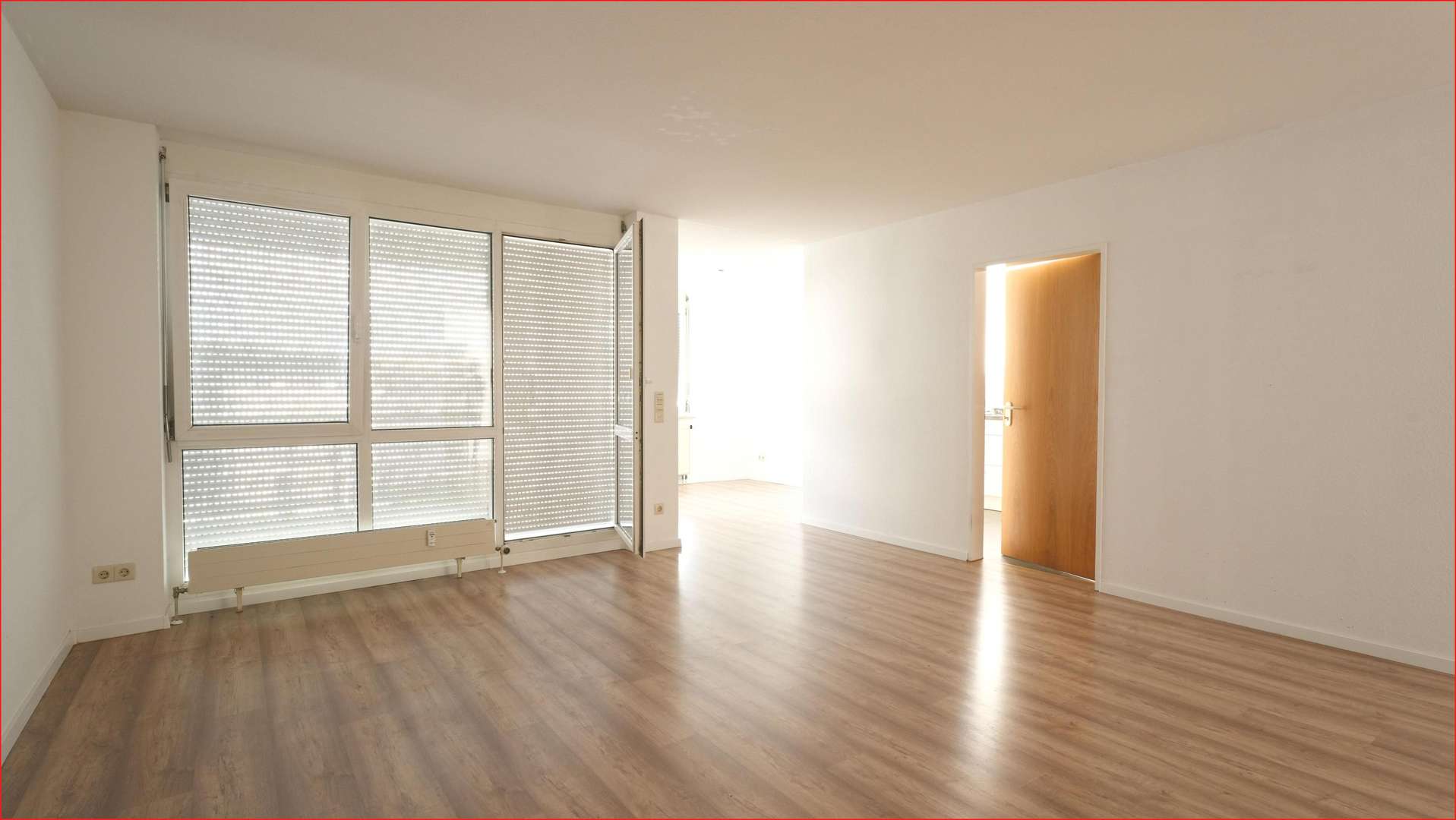 Sicht zur Küche und zum Essbereich Sicht zur Küche und zum Essbereich - Etagenwohnung in 88400 Biberach mit 78m² kaufen