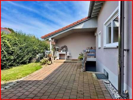Zugang zum Haus Zugang zum Haus - Bungalow in 88433 Schemmerhofen mit 111m² kaufen