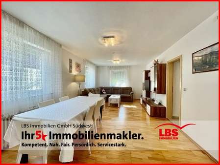 Wohnzimmer EG - Zweifamilienhaus in 88477 Schwendi mit 166m² kaufen