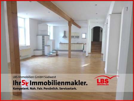 Wohnzimmer - Etagenwohnung in 86150 Augsburg mit 102m² kaufen