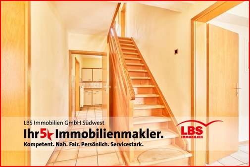 Treppenaufgang m. Flur EG - Einfamilienhaus in 67808 Würzweiler mit 275m² kaufen