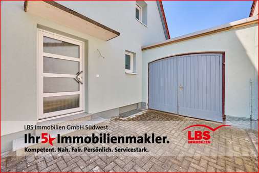 Eingangs- und Garagenbereich - Einfamilienhaus in 67549 Worms mit 110m² kaufen