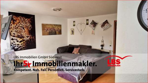 Wohnzimmer - Etagenwohnung in 76307 Karlsbad mit 73m² kaufen