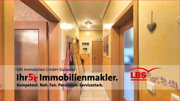 Flur - Erdgeschosswohnung in 75177 Pforzheim mit 78m² kaufen