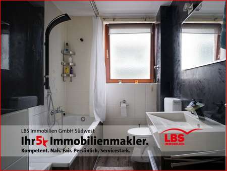 Vollbad mit Tageslicht Vollbad mit Tageslicht - Etagenwohnung in 75173 Pforzheim mit 70m² kaufen
