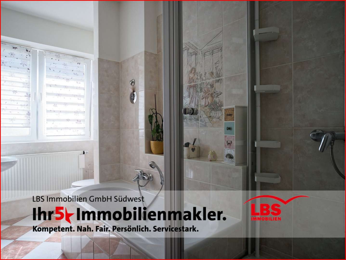 Tageslichtbad mit Dusche und Badewanne Tageslichtbad mit Dusche und Badewanne - Etagenwohnung in 75177 Pforzheim mit 83m² kaufen