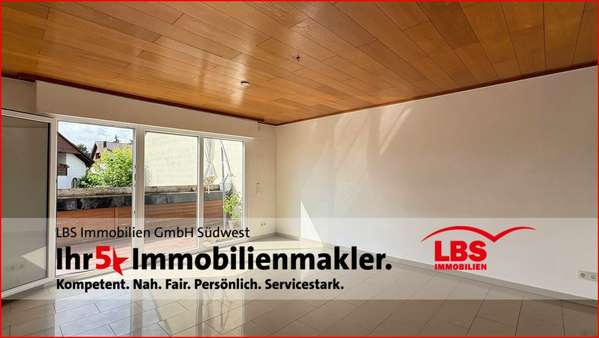 Wohnzimmer - Etagenwohnung in 75417 Mühlacker mit 102m² kaufen