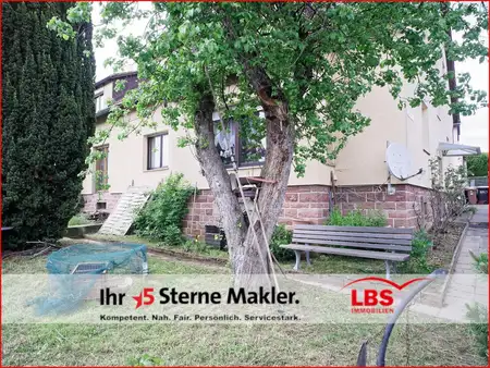 Zweifamilienhaus mit Garten, Garage und Hobbyraum