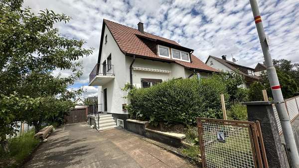 Hauszugang / Garage - Einfamilienhaus in 72406 Bisingen mit 118m² kaufen