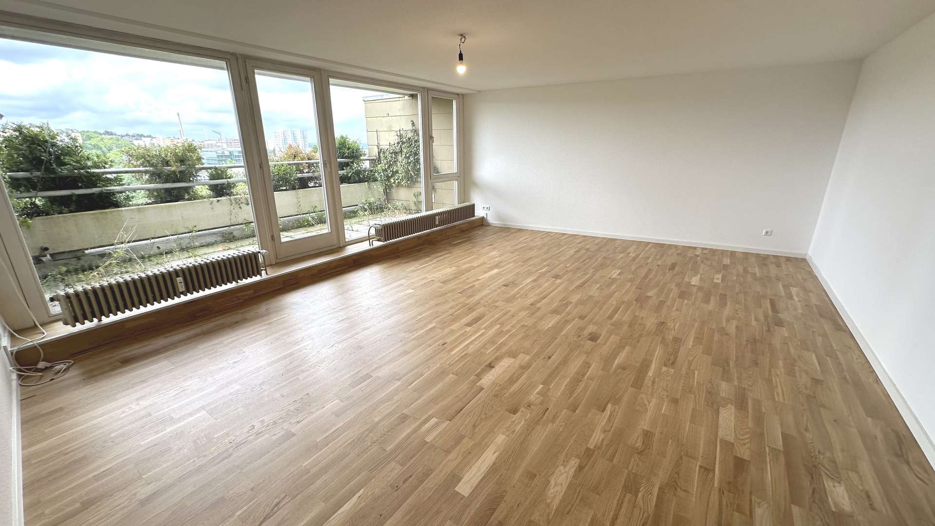 Wohnzimmer mit Zugang zum Balk - Etagenwohnung in 71032 Böblingen mit 100m² kaufen