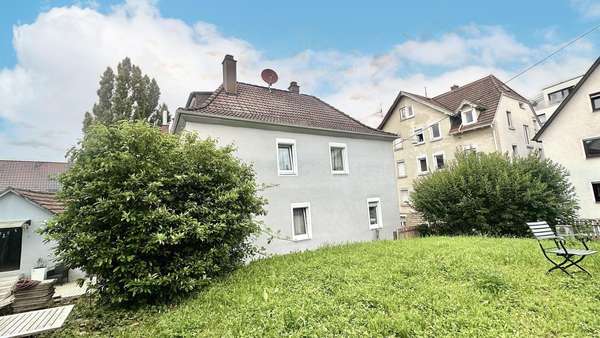 Haus - Seitenansicht  - Zweifamilienhaus in 70469 Stuttgart mit 129m² kaufen
