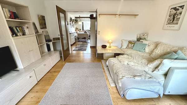 Wohnzimmer / Zugang Essbereich - Etagenwohnung in 70469 Stuttgart mit 80m² kaufen
