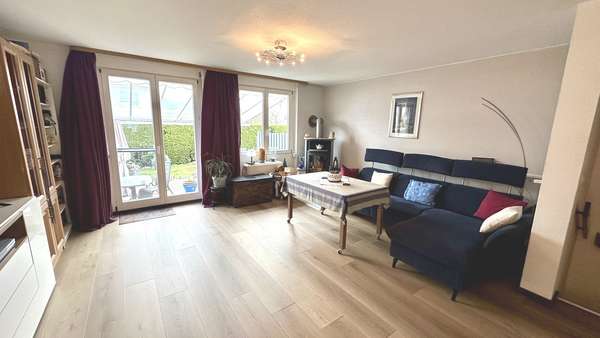 Wohnzimmer / Zugang Terrasse - Reihenmittelhaus in 70499 Stuttgart mit 115m² kaufen