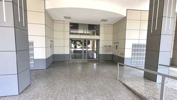 Hauseingang - Etagenwohnung in 70378 Stuttgart mit 70m² kaufen