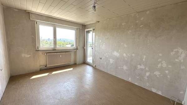 Wohnzimmer - Etagenwohnung in 70378 Stuttgart mit 70m² kaufen