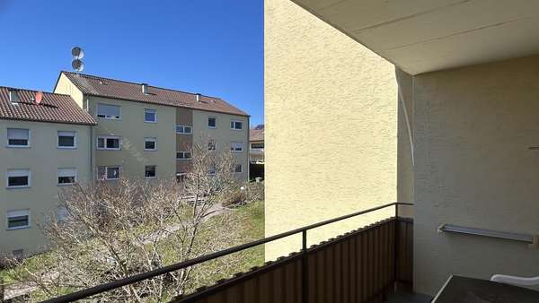 Balkon-Aussicht - Etagenwohnung in 72213 Altensteig mit 75m² als Kapitalanlage kaufen