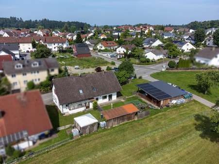 Luftbild Luftbild - Zweifamilienhaus in 88273 Fronreute mit 220m² kaufen