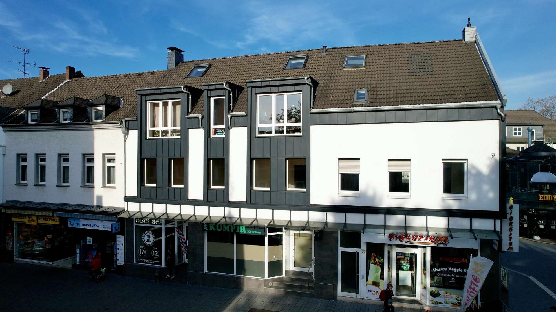 Blick von der Fußgängerzone - Wohn- / Geschäftshaus in 51465 Bergisch Gladbach mit 397m² als Kapitalanlage kaufen