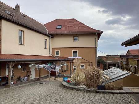 Hofbereich mit Pool - Zwangsversteigerung Einfamilienhaus in 99518 Bad Sulza mit 216m² kaufen