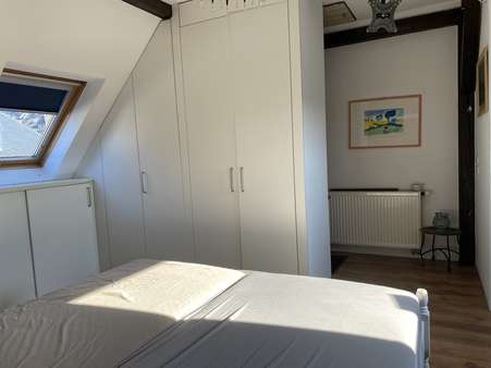 Schlafzimmer DG.JPEG - Reihenmittelhaus in 65197 Wiesbaden mit 85m² kaufen