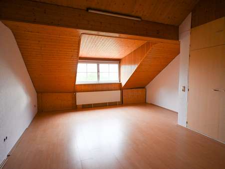 Dachgeschoss Dachgeschoss - Reihenmittelhaus in 65239 Hochheim am Main mit 115m² kaufen