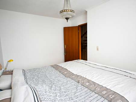 Schlafzimmer Schlafzimmer - Reihenmittelhaus in 65239 Hochheim am Main mit 115m² kaufen