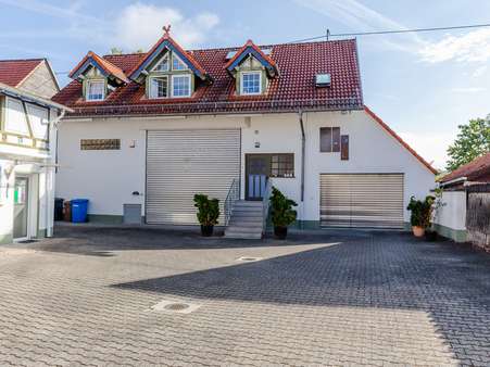 Hinterhaus - Mehrfamilienhaus in 65527 Niedernhausen mit 212m² günstig kaufen