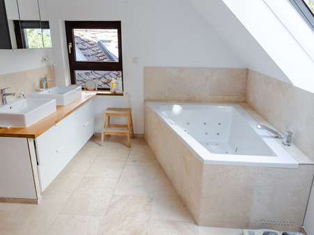 Badezimmer - Einfamilienhaus in 65307 Bad Schwalbach mit 277m² kaufen