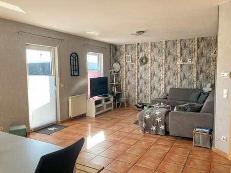 Wohnzimmer - Einfamilienhaus in 65326 Aarbergen mit 109m² günstig kaufen