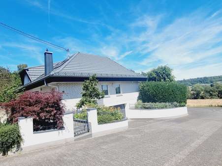 Haus und Garage.JPG - Haus in 56459 Stahlhofen am Wiesensee mit 190m² kaufen