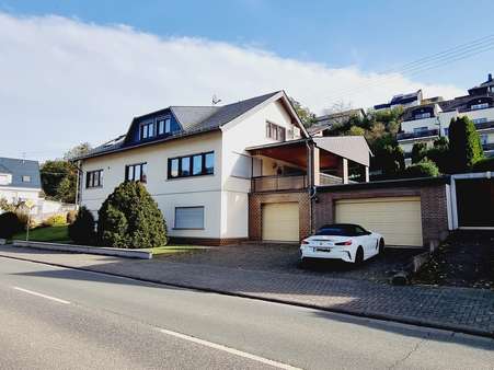 Straßennansicht - Einfamilienhaus in 65594 Runkel-Steeden mit 272m² kaufen