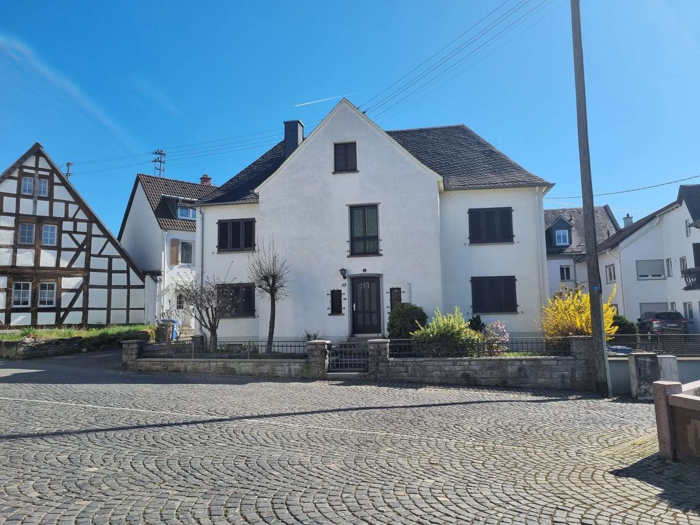Straßenansicht.JPG - Einfamilienhaus in 65589 Hadamar/Niederzeuzheim mit 128m² kaufen
