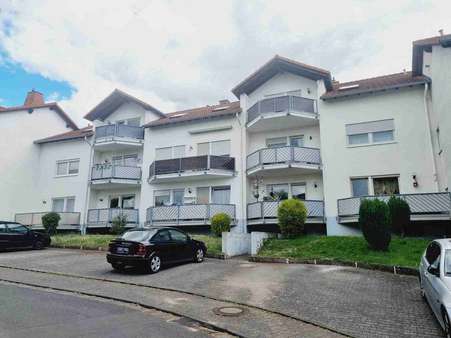 Hausrückseite - Dachgeschosswohnung in 65555 Limburg mit 75m² kaufen