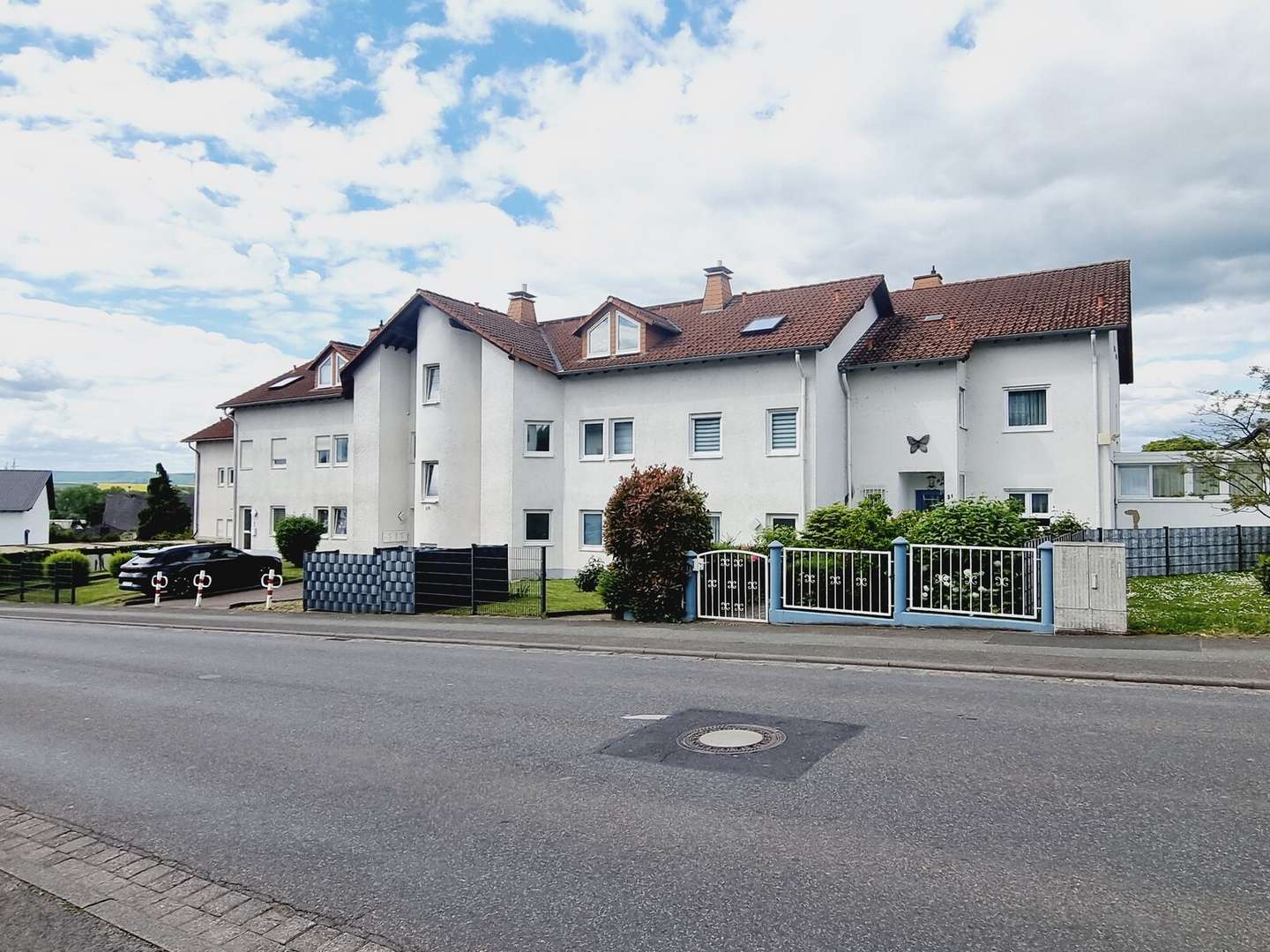 Straßenansicht - Dachgeschosswohnung in 65555 Limburg mit 75m² kaufen