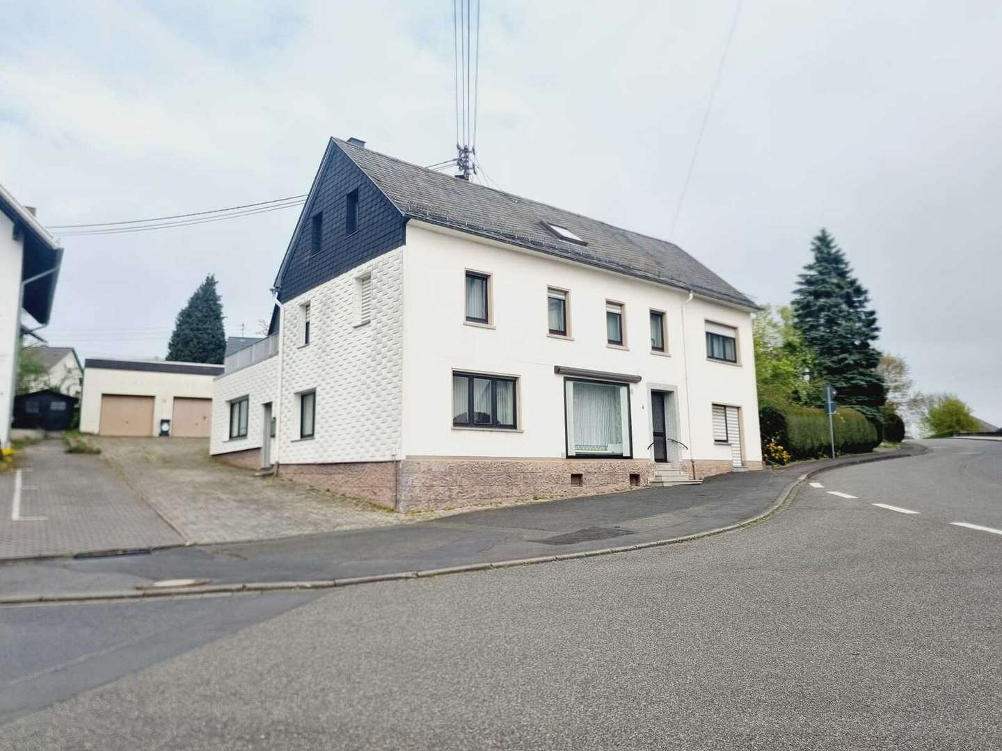 Hausvorderseite.JPG - Einfamilienhaus in 56414 Meudt mit 200m² kaufen