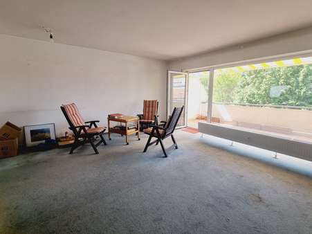 Wohnzimmer - Erdgeschosswohnung in 65520 Bad Camberg mit 88m² kaufen