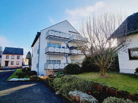 Hausrückseite Hausrückseite - Dachgeschosswohnung in 56203 Höhr-Grenzhausen mit 50m² kaufen