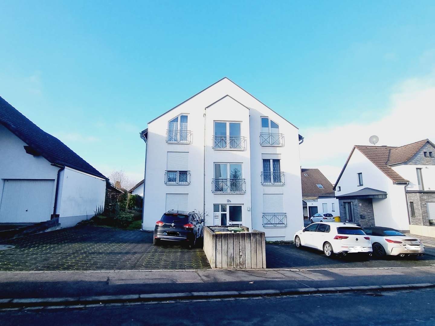 Hauseingangsbereich Hauseingangsbereich - Dachgeschosswohnung in 56203 Höhr-Grenzhausen mit 50m² kaufen