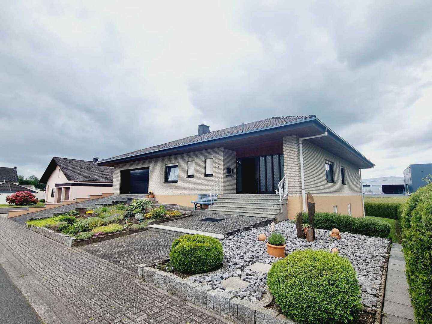 Haus mit Vorgarten - Bungalow in 56459 Winnen mit 154m² kaufen
