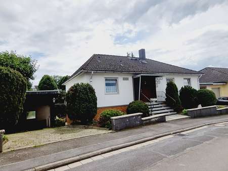 Haus mit Carport - Einfamilienhaus in 65520 Bad Camberg-Würges mit 200m² kaufen