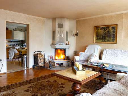 Wohnbereich mit Kamin - Einfamilienhaus in 60439 Frankfurt mit 125m² kaufen