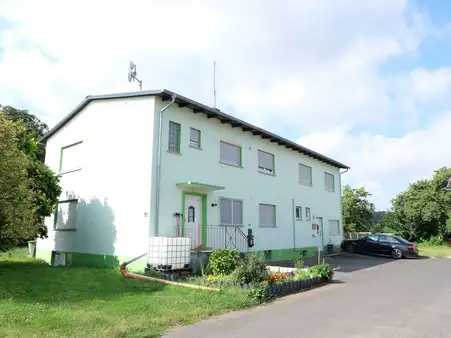 Aussiedlerhof mit 2 Häusern, Fahrzeughalle und ca. 30.000m² Grdst. in Wölfersheim. 