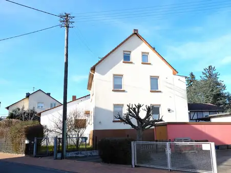 Steinbach! Einfamilienhaus mit ca.153m² Wohnfläche auf 496m² Grundstück.