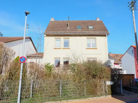 Steinbach! Einfamilienhaus mit ca.153m² Wohnfläche auf 496m² Grundstück.