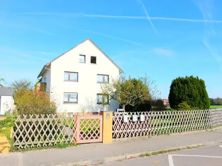 Rodgau-Weiskirchen! Renovierungsbedürftiges 3 Familienhaus mit einer freien Wohnung.