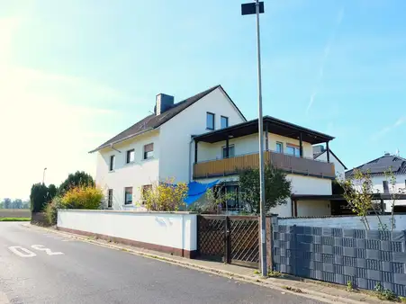 Rodgau-Weiskirchen! Renovierungsbedürftiges 3 Familienhaus mit einer freien Wohnung.
