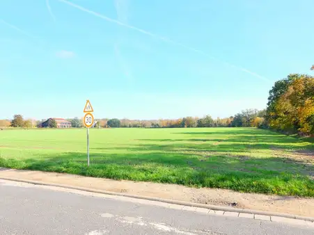 Rodgau-Weiskirchen! Renovierungsbedürftiges 3 Familienhaus mit einer freien Wohnung.