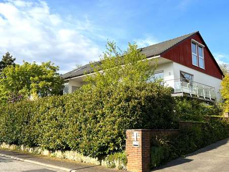 Ansicht - Einfamilienhaus in 60437 Frankfurt mit 298m² kaufen