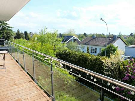 Blick Balkon EG - Einfamilienhaus in 60437 Frankfurt mit 298m² kaufen